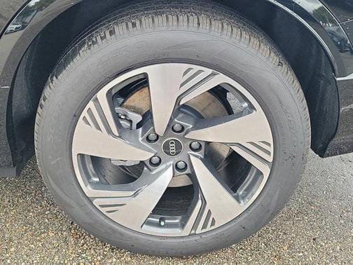 2025 Audi Q6 e-tron Premium quattro