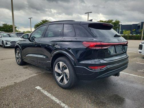 2025 Audi Q6 e-tron Premium quattro