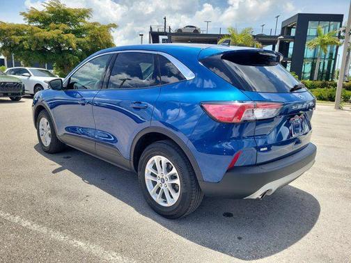 Atlas Blue Metallic 2022 Ford Escape SE
