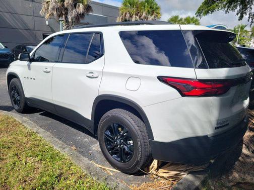 Summit White 2022 Chevrolet Traverse LT Cloth