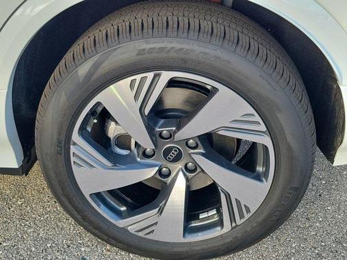 2025 Audi Q6 e-tron Premium Plus quattro