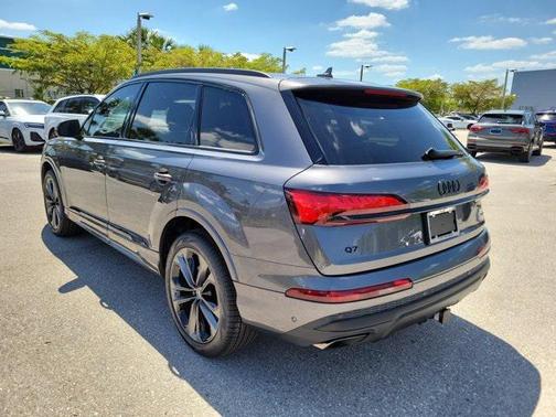 2025 Audi Q7 55 Premium Plus