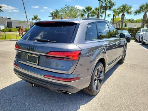2025 Audi Q7 55 Premium Plus