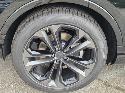 2026 Audi Q7 55 Premium Plus