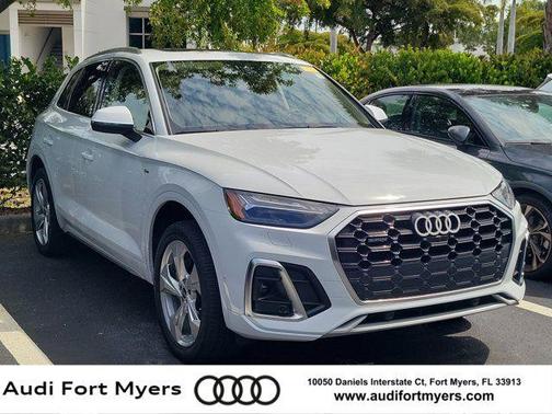 Glacier White Metallic 2023 Audi Q5 45 S line Prestige