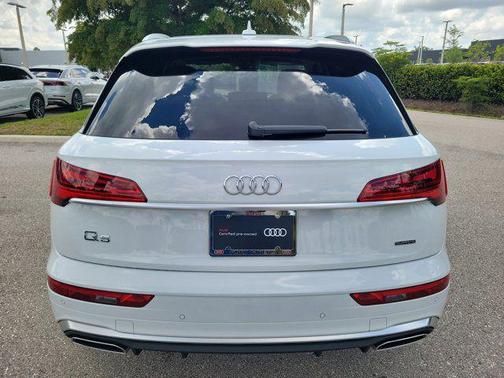 Glacier White Metallic 2023 Audi Q5 45 S line Prestige