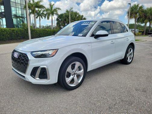Glacier White Metallic 2023 Audi Q5 45 S line Prestige