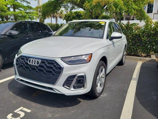 Glacier White Metallic 2023 Audi Q5 45 S line Prestige