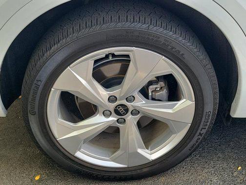 Glacier White Metallic 2023 Audi Q5 45 S line Prestige