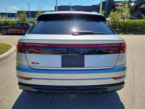 Satellite Silver Metallic 2024 Audi Q8 55 Premium Plus