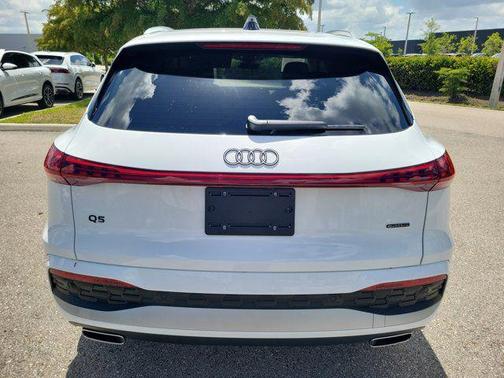 Arkona White 2025 Audi Q5 Premium TFSI quattro S tronic