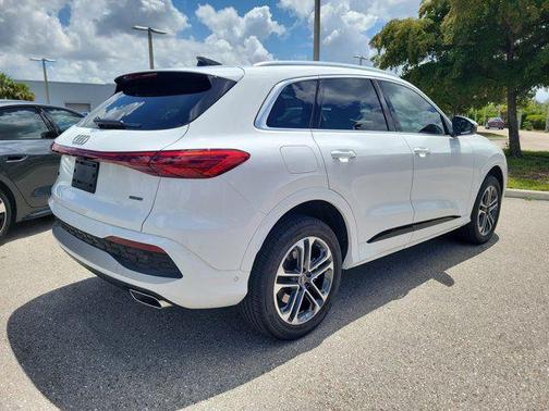 Arkona White 2025 Audi Q5 Premium TFSI quattro S tronic