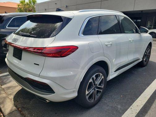 Arkona White 2025 Audi Q5 Premium TFSI quattro S tronic