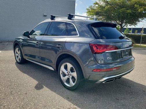 Daytona Gray Pearl Effect 2023 Audi Q5 45 S line Premium Plus