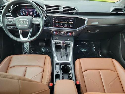 2024 Audi Q3 Premium 45 TFSI S line quattro Tiptronic