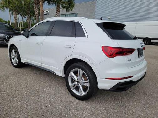 2024 Audi Q3 Premium 45 TFSI S line quattro Tiptronic