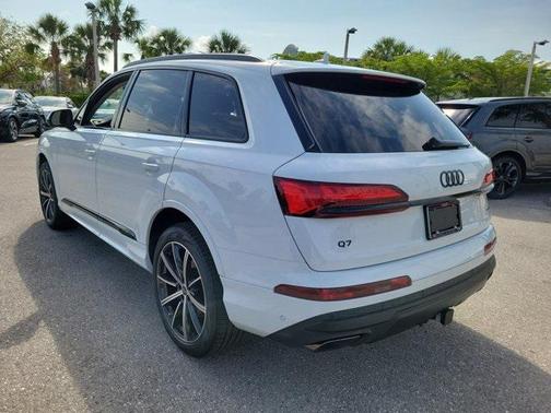 2025 Audi Q7 45 Premium Plus