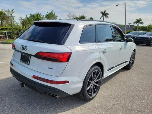 2025 Audi Q7 45 Premium Plus