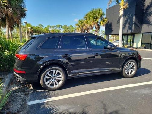 2025 Audi Q7 45 Premium