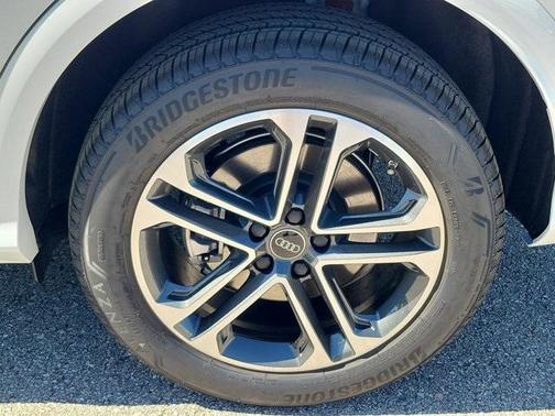 2025 Audi Q5 Premium TFSI quattro S tronic