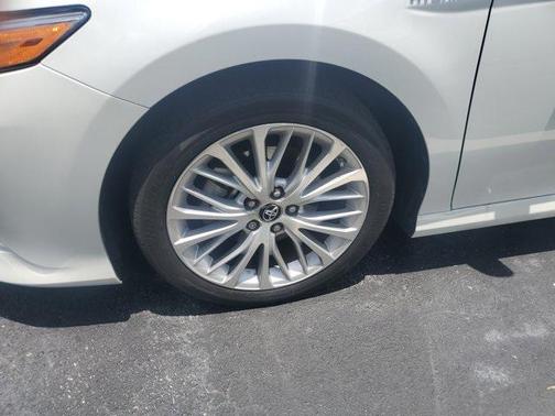 2019 Toyota Camry Hybrid XLE