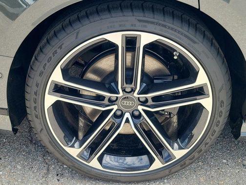 daytona gray pearl effect 2026 Audi A8 55 TFSI quattro Tiptronic