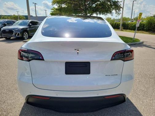 2022 Tesla Model Y Long Range Dual Motor All-Wheel Drive