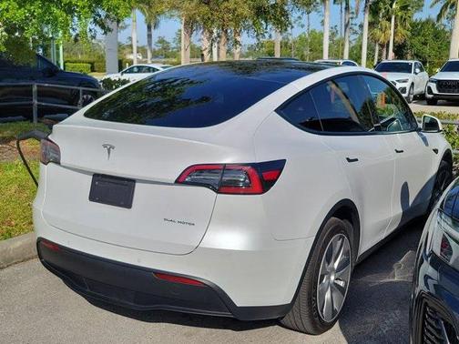 2022 Tesla Model Y Long Range Dual Motor All-Wheel Drive