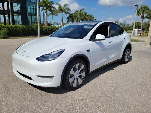 2022 Tesla Model Y Long Range Dual Motor All-Wheel Drive