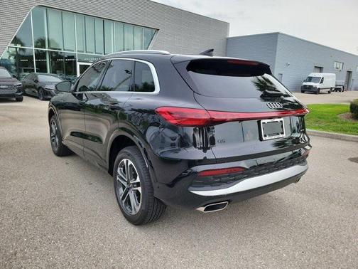 2025 Audi Q5 Premium