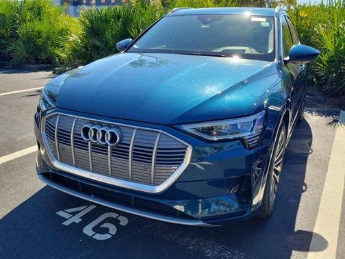 2019 Audi e-tron Premium Plus