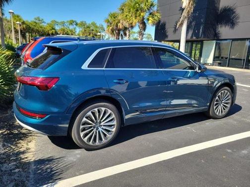 2019 Audi e-tron Premium Plus