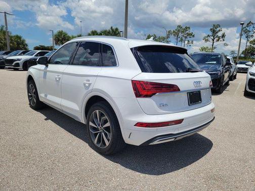 Ibis White 2021 Audi Q5 45 Premium Plus