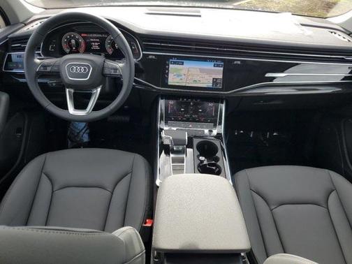 2025 Audi Q7 55 Premium