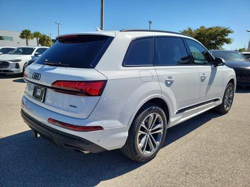 2026 Audi Q7 45 Premium Plus