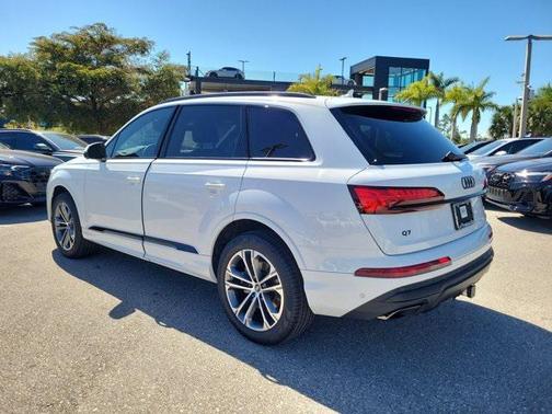 2026 Audi Q7 45 Premium Plus