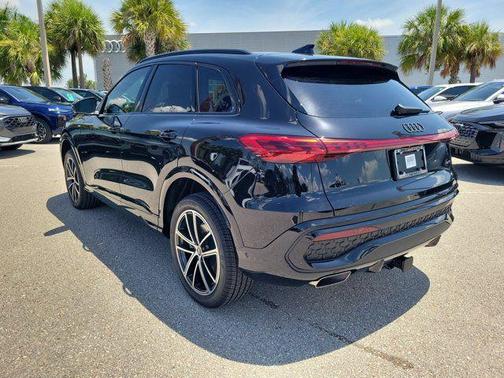 Mythos Black Metallic 2026 Audi Q5 Premium Plus TFSI quattro S tronic