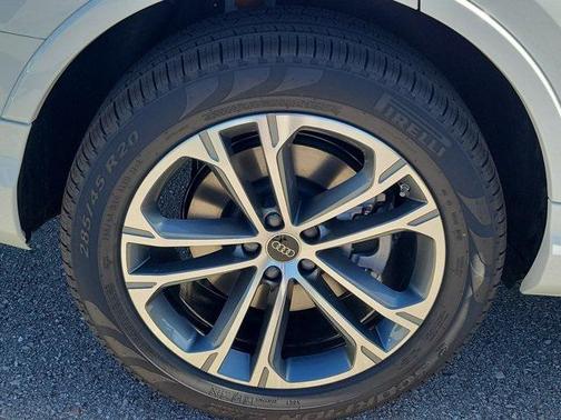 2026 Audi Q7 45 Premium