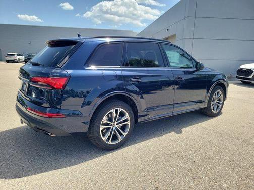 Waitomo Blue Metallic 2026 Audi Q7 45 Premium Plus
