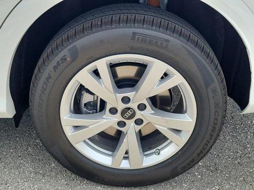 2025 Audi Q5 Premium TFSI quattro S tronic