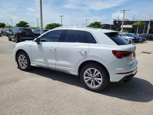 2025 Audi Q3 Premium 45 TFSI S line quattro Tiptronic