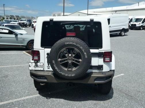 Photo 4 of 29 of 2017 Jeep Wrangler Unlimited Sahara