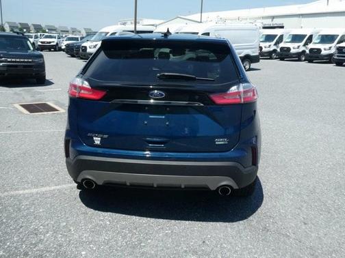 Photo 4 of 37 of 2020 Ford Edge SEL
