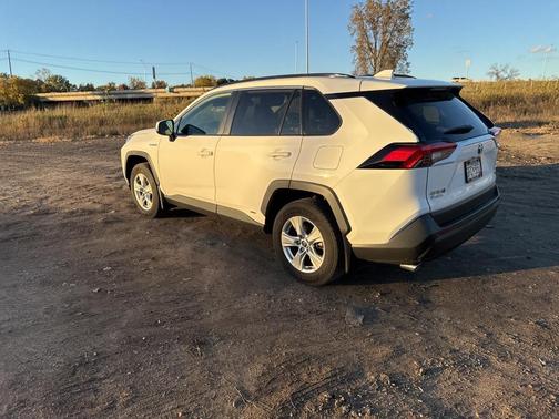 2020 Toyota RAV4 Hybrid XLE