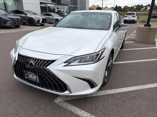 2024 Lexus ES 300h Luxury