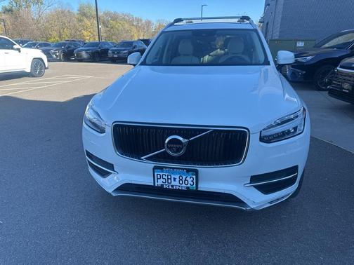 2018 Volvo XC90 T6 Momentum