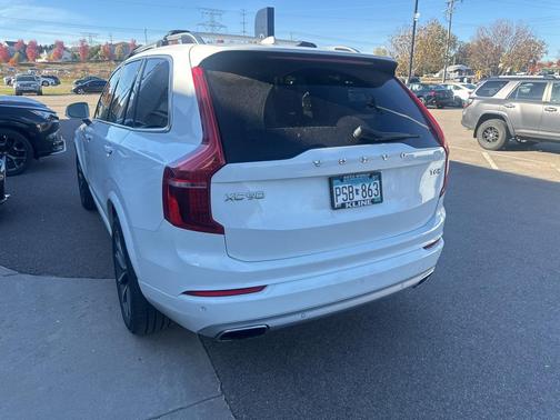 2018 Volvo XC90 T6 Momentum