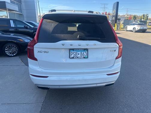 2018 Volvo XC90 T6 Momentum