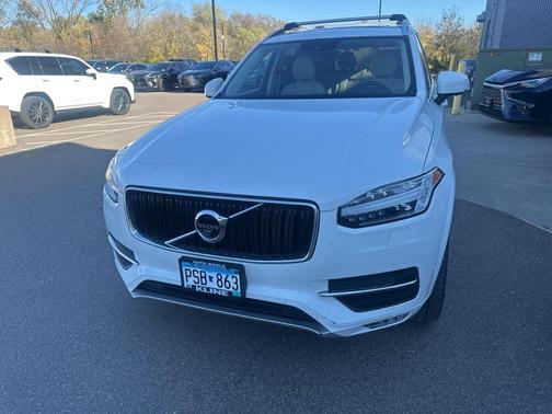2018 Volvo XC90 T6 Momentum