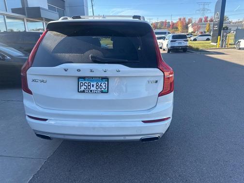 2018 Volvo XC90 T6 Momentum